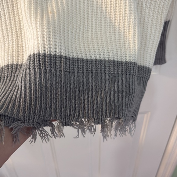 Moon&Madison Color Block Knit Oversized Sweater V Neck Fringe Rough Edges Medium - Picture 5 of 9